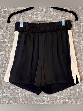 Habit - NWT Black Pull-On Shorts with Cream Side Panels